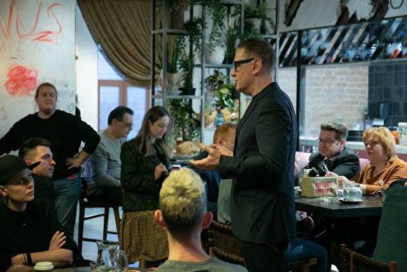 Евгений Куйвашев - В Екатеринбурге 40 кафе и ресторанов подали заявки на открытие летних веранд - znak.com - Екатеринбург - Свердловская обл.
