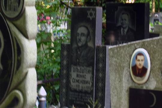 В Перми не стали возбуждать уголовное дело из-за дороги, вымощенной из надгробий - versia.ru - Пермь - Пермский край