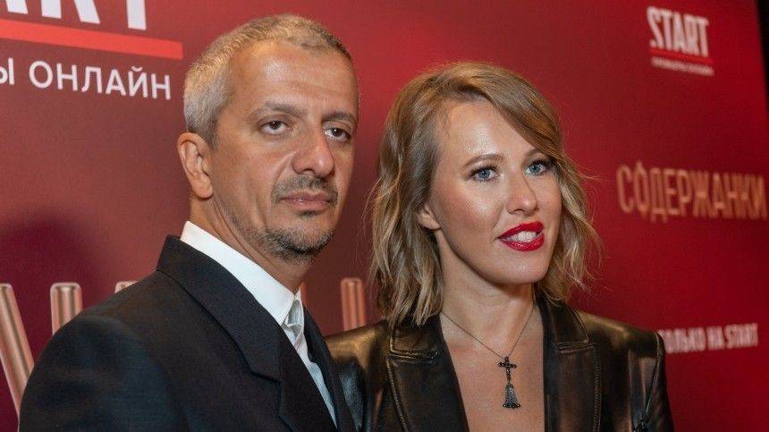 Константин Богомолов - Ксения Собчак - Собчак застала Богомолова за поеданием коры деревьев - 5-tv.ru - Московская обл.