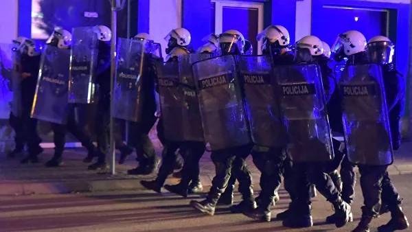 В Черногории ранили свыше 20 полицейских в ходе беспорядков - newtvnews.ru - Сербия - Черногория