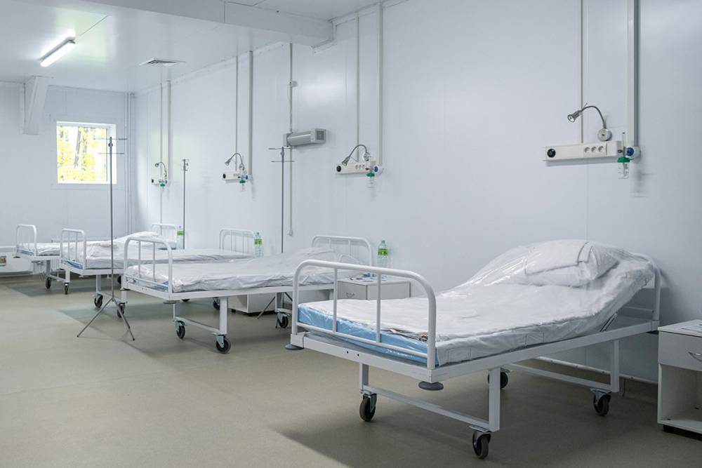 Первого пациента с COVID-19, которому перелили плазму, выписали в Петербурге - vm.ru - Санкт-Петербург