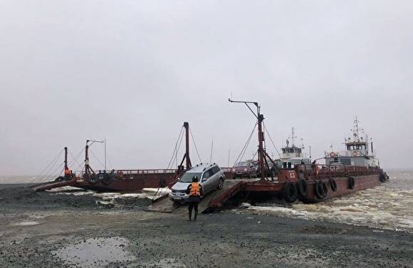 На Ямале заработала паромная переправа между Салехардом и Лабытнанги - znak.com - Салехард - окр. Янао