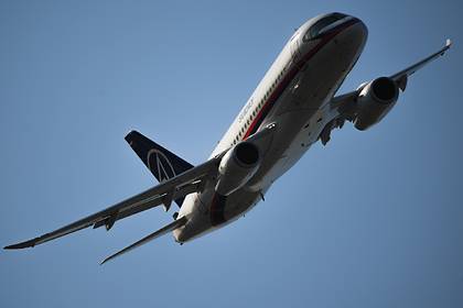 Никому не нужным Sukhoi SuperJet 100 нашли место в России - lenta.ru - Россия - Иркутск