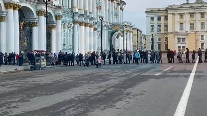 Михаил Пиотровский - После пандемии коронавируса вход в Эрмитаж будет ограничен - piter.tv