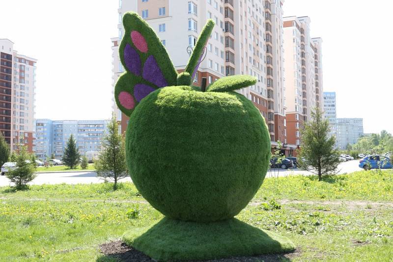 В Кемерове установили трёхметровую фигуру зелёного яблока - gazeta.a42.ru - Кемерово - Благоустройство