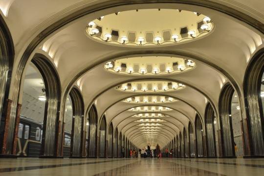 Сергей Собянин - Сергей Собянин поздравил работников столичного метро с 85-летием подземки - versia.ru - Москва