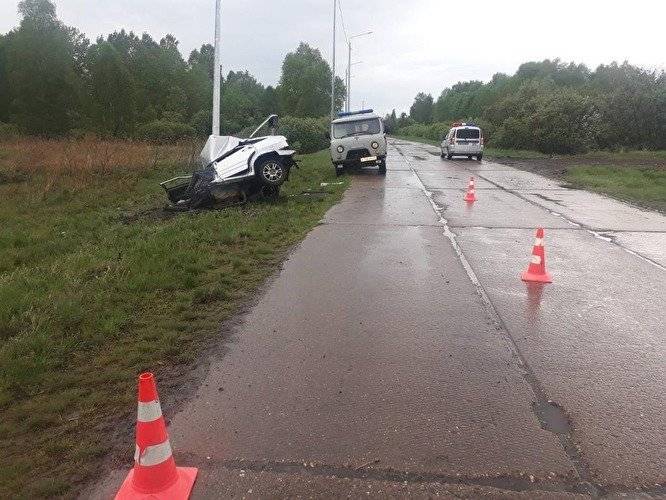 В Нижнетавдинском районе ВАЗ врезался в столб – водитель погиб - usedcars.ru - район Нижнетавдинский