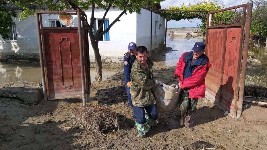 В пострадавших от дождей районах Туркестанской области откачали воду, жители возвращаются в свои дома - informburo.kz - Туркестан