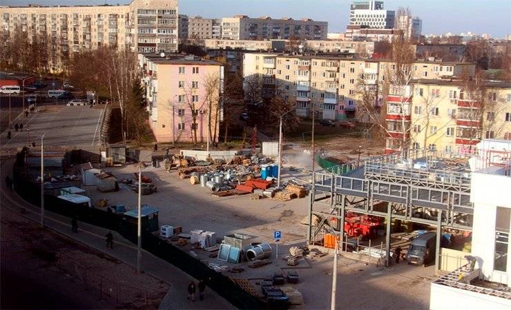 «С точки зрения классической архитектуры — это провал». Гомельские историки оценили достраивающееся здание ТЦ на Привокзальной площади - gomel.today - Гомель