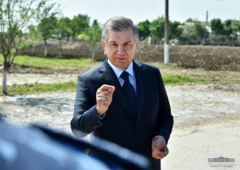 Шавкат Мирзиеев - Мирзиёев отправился с инспекцией в районы, пострадавшие от прорыва дамбы Сардобинского водохранилища - podrobno.uz - Узбекистан - Ташкент
