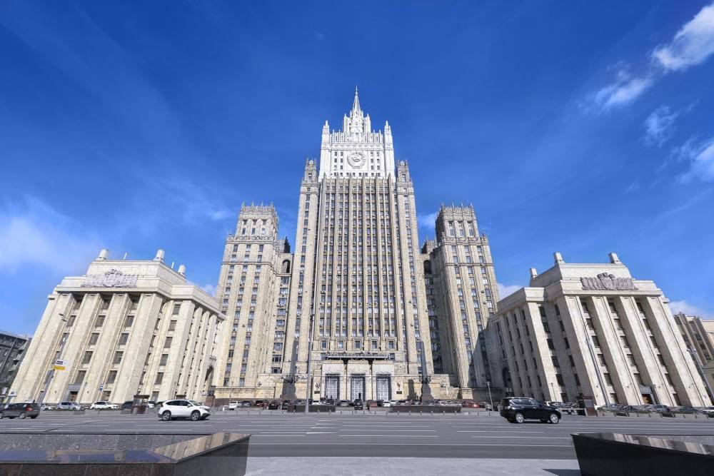 Михаил Мишустин - Андрей Белоусов - Почти миллиард рублей выделят на выплаты застрявшим за рубежом россиянам - vm.ru - Россия - Россияне