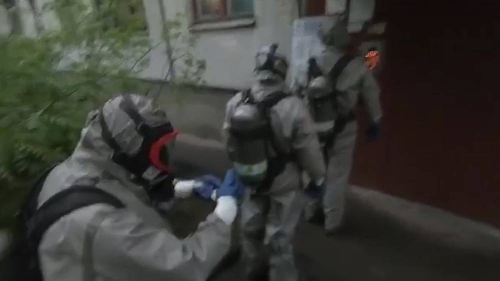 Спасатели ПСС помогают медикам перевозить больных COVID-19. - riafan.ru - Санкт-Петербург