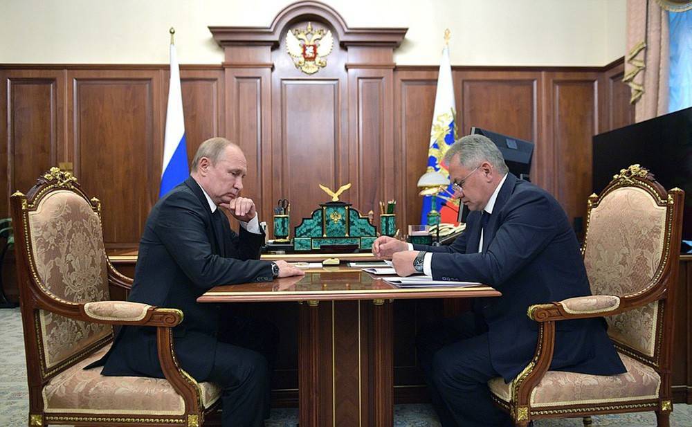Сергей Шойгу - Владимир Путин - Шойгу доложил Путину о строительстве 16 медцентров - tvc.ru