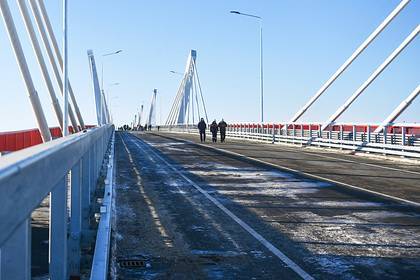 Марат Хуснуллин - Завершилось строительство первого в истории автомоста из России в Китай - lenta.ru - Россия - Китай - Благовещенск
