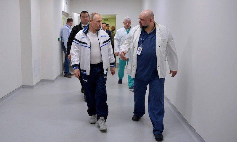 Владимир Путин - Конфликт Путина и главврачей: сколько денег должны получать медики? - bloknot.ru
