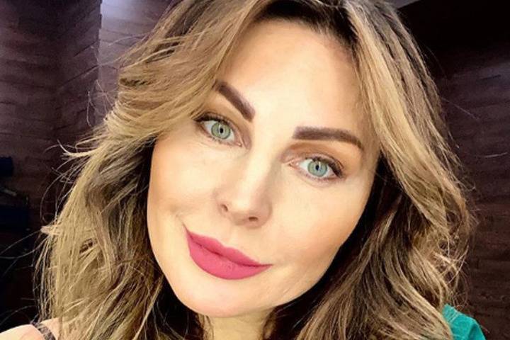 Наталья Бочкарева - «Молодильное яблочко»: Наталья Бочкарева в откровенном красном платье ошарашила поклонников - mk.ru