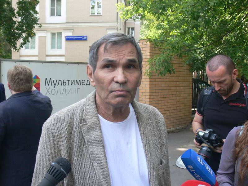Бари Алибасов - Алибасов обжаловал в кассации отказ по иску к производителю «Крота» - vm.ru - Москва