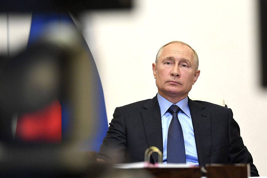 Владимир Путин - Путин заявил, что нужно «зачистить» тех, кто «примазывается» к строительству медцентров - vm.ru - Россия - Строительство