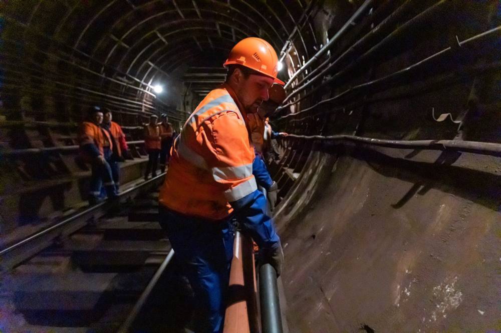 Начальник метро Москвы: Около 10 тысяч человек работают в тоннелях по ночам - vm.ru - Москва