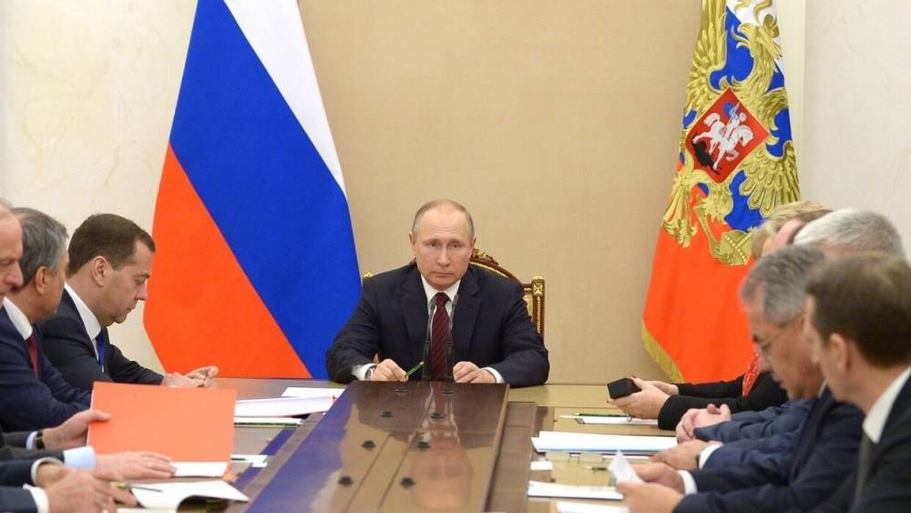 Владимир Путин - Николай Патрушев - Путин провел оперативное совещание с членами Совбеза РФ - riafan.ru - Москва - Россия