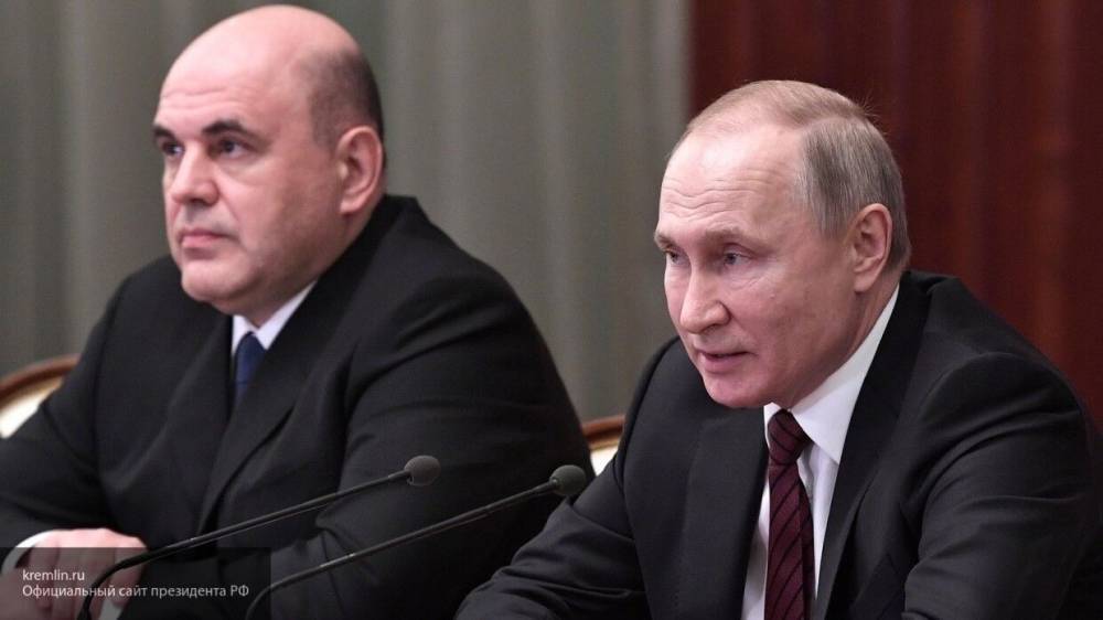 Владимир Путин - Михаил Мишустин - Большая часть российских граждан одобряет работу Путина и Мишустина - polit.info - Россия