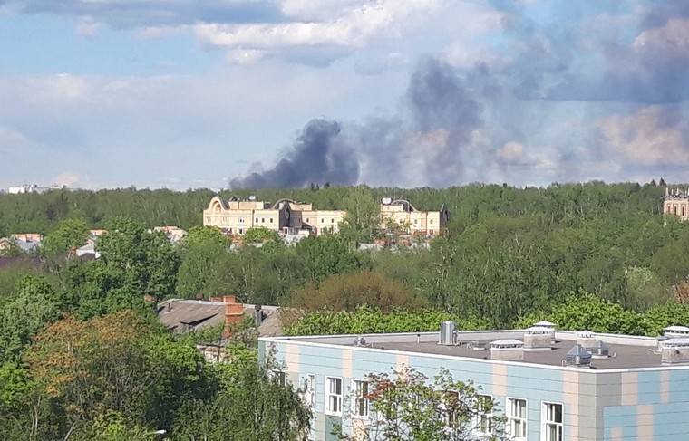 Здание загорелось в промзоне Подмосковья - news.ru - Россия - Московская обл. - Тюмень - Костромская обл.