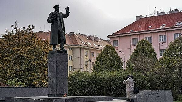 В Словакии раскритиковали снос памятника Коневу - newtvnews.ru - Чехия - Словакия - Прага - Чсср
