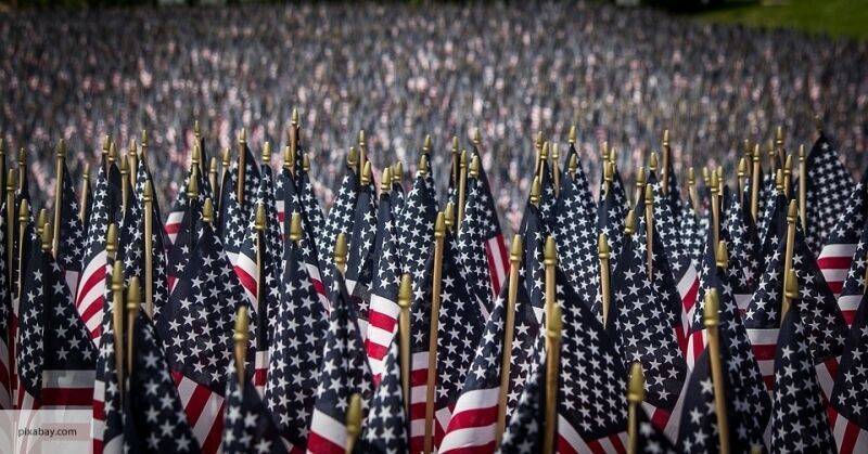 Американские компании за март оставили безработными 11 млн человек - politros.com - США