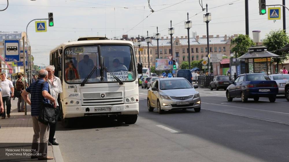 Александр Беглов - Власти Петербурга вернут 20 коммерческих автобусов на самые популярные маршруты - inforeactor.ru - Петербурга
