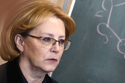Вероника Скворцова - В России объяснили выздоровление от коронавируса 100-летних пациентов - lenta.ru - Россия