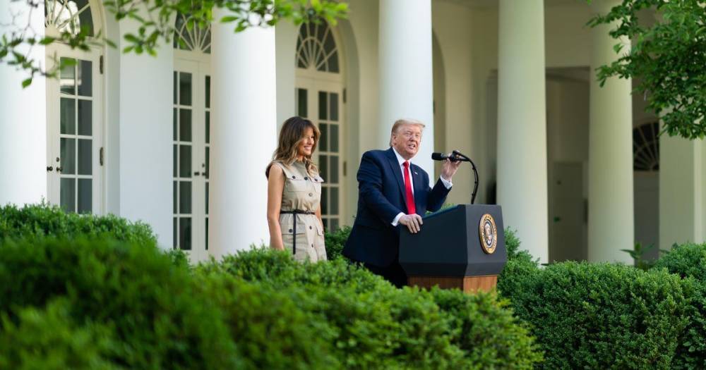 Дональд Трамп - Марк Эспер - Заявление Трампа о "супер-пупер-ракете" высмеяли журналисты США - ren.tv - США