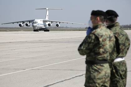 Владимир Путин - Александр Вучич - Россия начала возвращать из Сербии боровшихся с коронавирусом военных - lenta.ru - Россия - Сербия - Белград