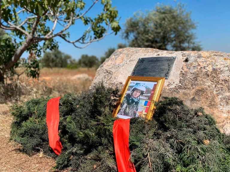 Это Вам за пацанов: Памятная табличка российскому солдату в Идлибе - free-news.su - Россия