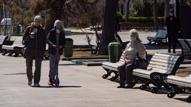 Юрий Гоцанюк - Все лавки заняты: в Крыму пенсионеров уличили в тотальном непослушании - crimea.ria.ru - Крым - Симферополь