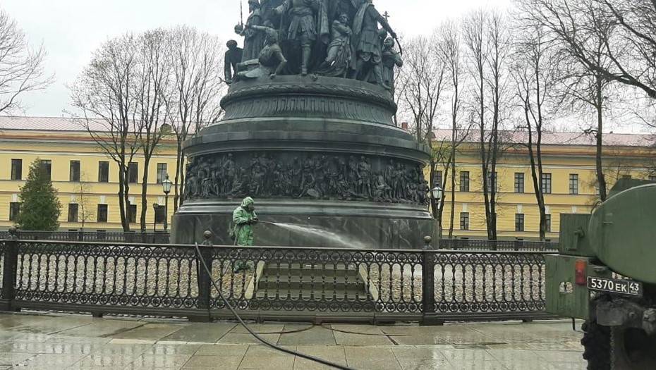 Андрей Никитин - Новгородский губернатор проверил памятник "Тысячелетие России" после дезинфекции - dp.ru - Россия - Санкт-Петербург - Новгородская обл. - Великий Новгород - София