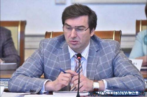 Константин Хальзов - Новосибирский министр не стал отвечать на вопрос об умерших от коронавируса медиках - novostidnya24.ru - Новосибирск - Новосибирская обл.