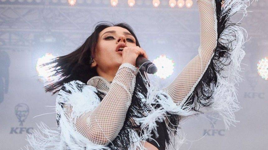 Юлианна Караулова - Cream Soda и IOWA удивляют зрителей ярким выступлением на VK Fest 2020 - 5-tv.ru - Россия - state Iowa