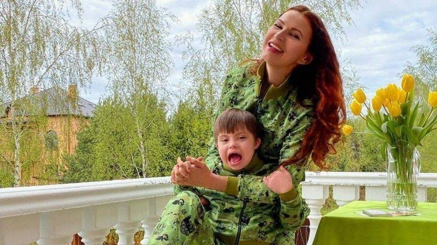 Эвелина Бледанс - «Солнечный мальчик»: Бледанс умилила фанатов «щекочущим» видео с сыном - 5-tv.ru