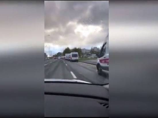 Очередь из скорых в новый стационар напугала жителей Петербурга - newtvnews.ru - Петербурга