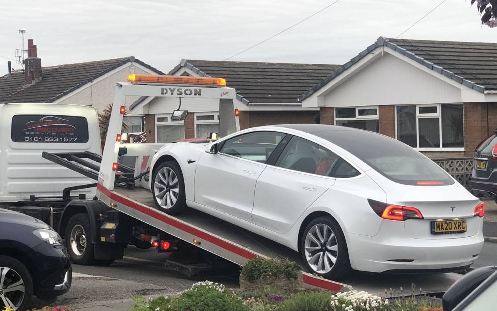 Маск, что за дела?! У твоей Tesla на ходу руль отвалился! - zr.ru - New York - Англия