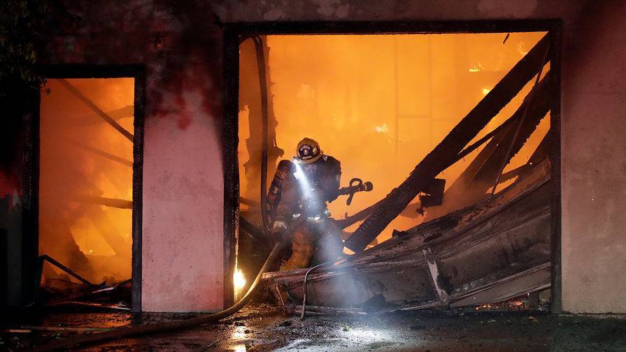 Пожар в Лос-Анджелесе в здании, где произошел взрыв, потушен - gazeta.ru - Лос-Анджелес