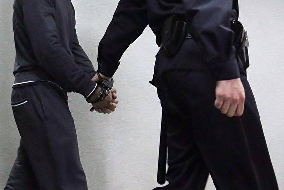 В ХМАО полиция рассказала, зачем патрульный полез в карман к задержанному - znak.com - Россия - Югра - Нижневартовск
