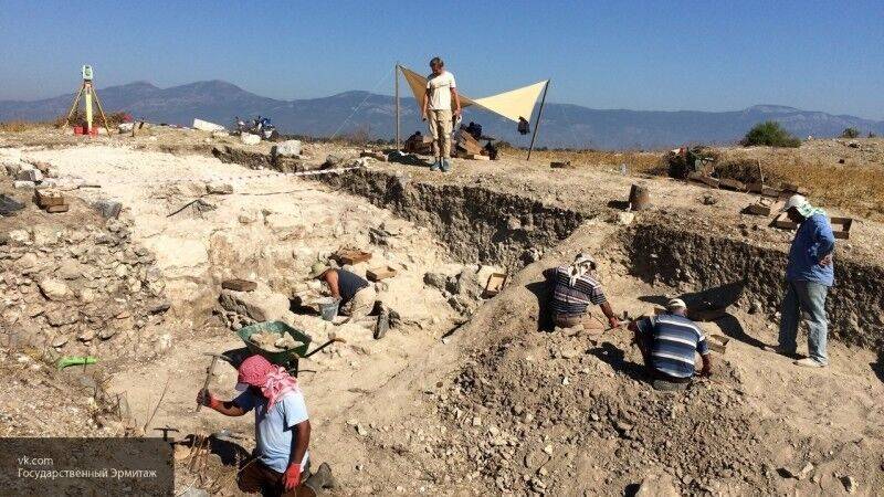 Французские археологи раскопали 2500-летнюю гробницу - inforeactor.ru