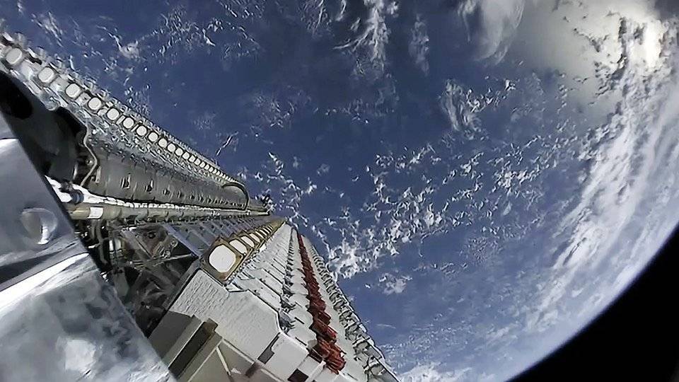 SpaceX перенесла запуск группы спутников из-за тропической депрессии - vm.ru - США