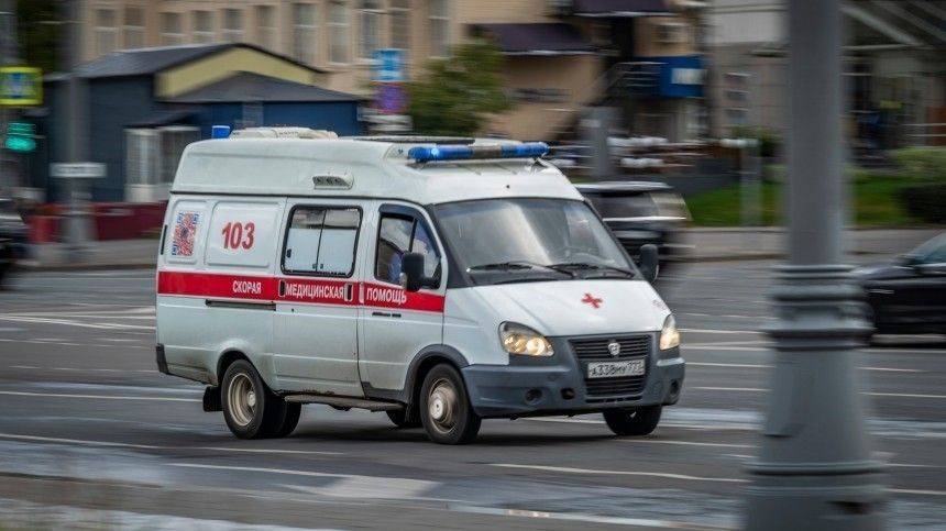 Иномарка притормозила перед «зеброй», а затем сбила пешехода — видео странного ДТП в Петербурге - 5-tv.ru - Санкт-Петербург - Колпино