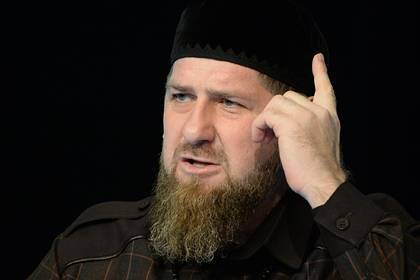 Рамзан Кадыров - Кадыров потребовал уволить пожаловавшихся на нехватку средств защиты врачей - lenta.ru - респ. Чечня