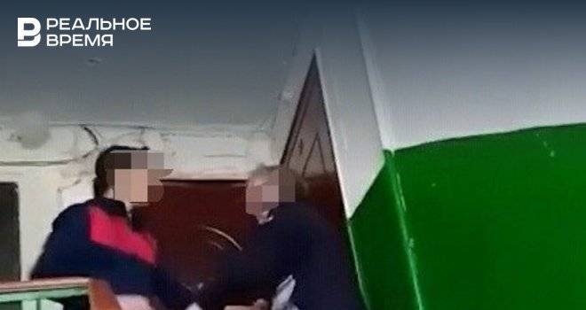 В Башкирии парень хотел пошутить и жестоко избил дедушку — видео из соцсети - realnoevremya.ru - Башкирия