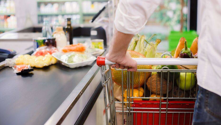 Больше половины розничных продаж в Казахстане пришлось на продукты в апреле - informburo.kz - Казахстан
