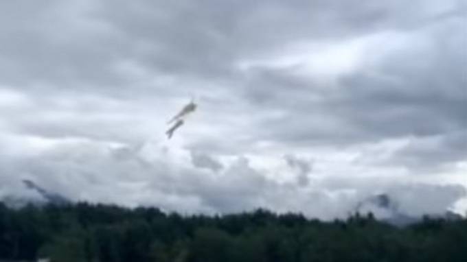 Опубликовано видео крушения самолета пилотажной группы "Снегири" в Канаде, где погиб пилот - piter.tv - Англия - Колумбия - Канада