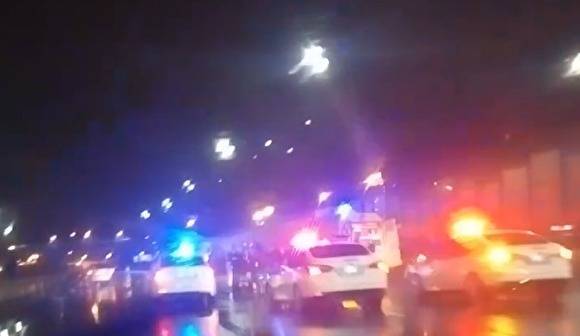 В Тюмени ночью на объездной неизвестный сбил женщину, кидавшуюся под машины - znak.com - Тюмень